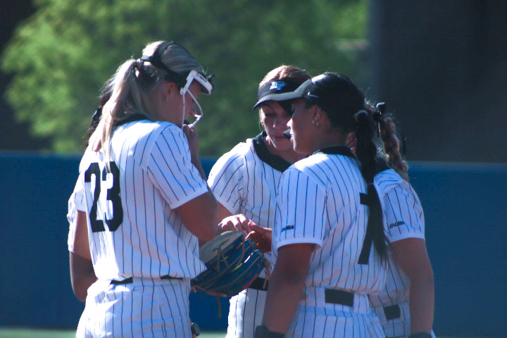 MTSU huddled on the mound before the game starts against the Louisiana Bulldogs at Blue Rader Softball Field on Apr. 3, 2026. 