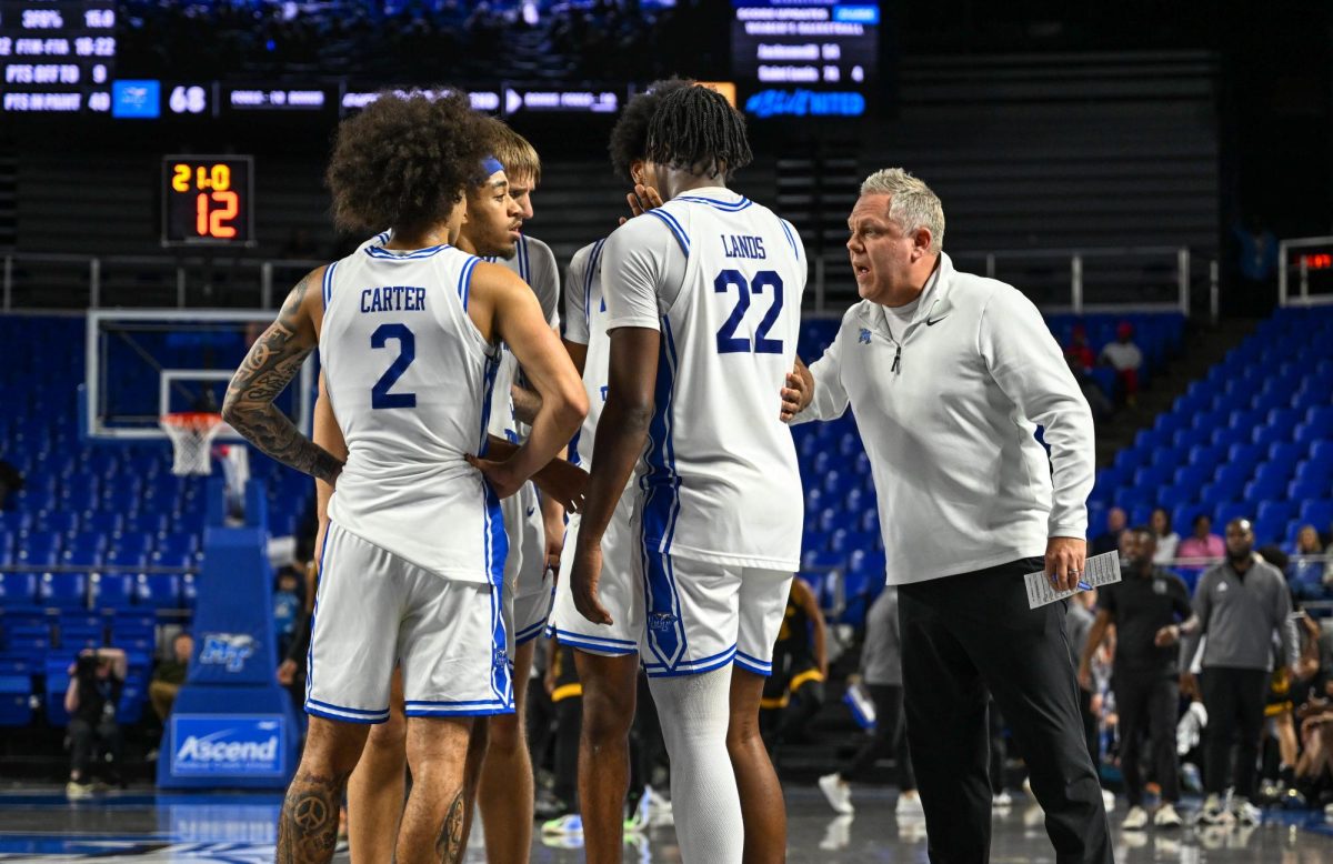 MTSU associate head coach Wes Long coaches up MTSU players ahead of a defensive possession against Kennesaw State University in the Murphy Center on Dec. 17, 2025.